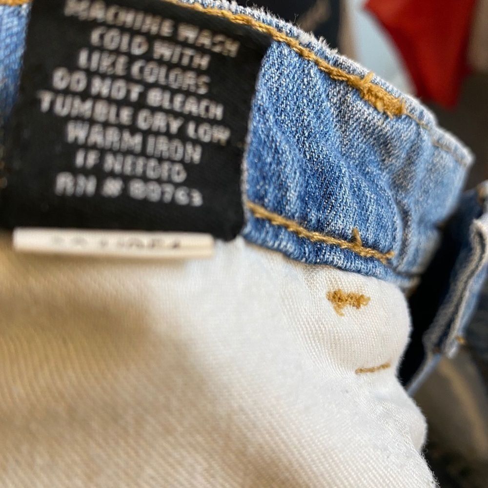 EUC distressed London jean shorts. Size 2 - Picture 8 of 9